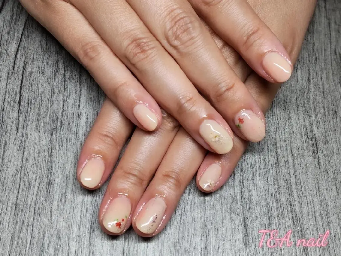 ネイル ミディアム フラワーネイル ジェルネイル ニュアンスネイル スカルプネイル ショートネイル T&A nailのネイルデザイン