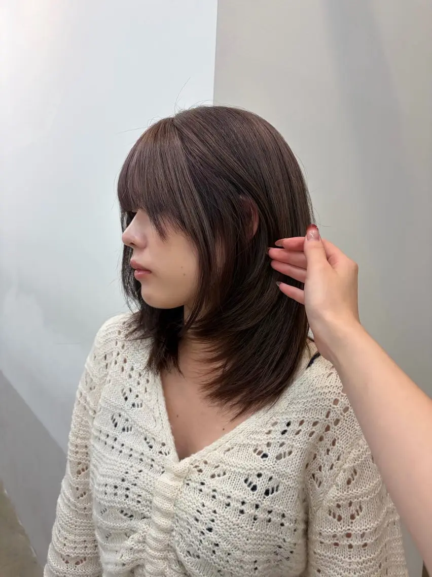 セミロング カラー ブリーチ グレージュ ラベンダーカラー カット ヘアカラー マユ/ SYS by fitのヘアスタイル