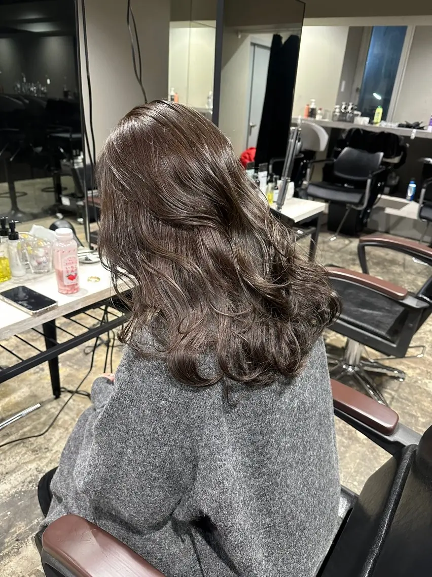 ロング カラー グレージュ カット ヘアカラー トリートメント ブリーチ/ハイトーン 艶カラー/ユリナのヘアスタイル