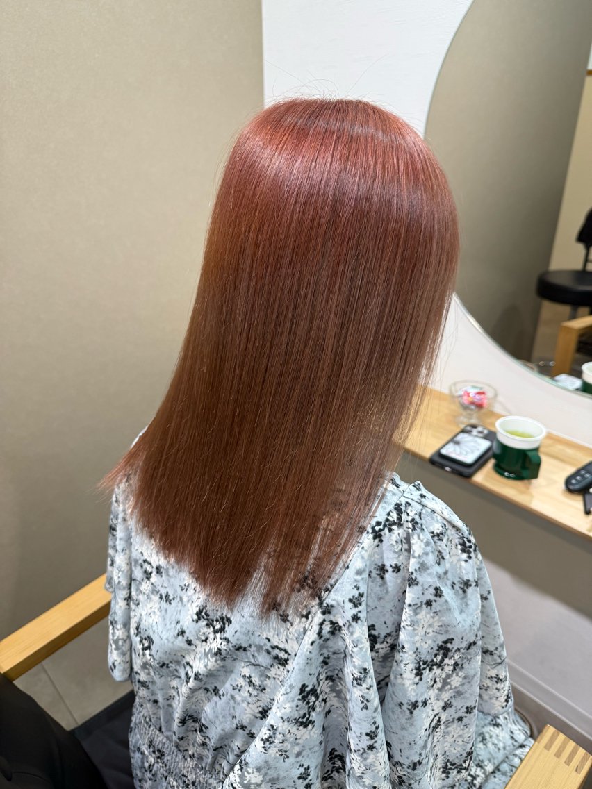 セミロング カラー ベージュカラー ブリーチ ピンクカラー ピンクベージュ iroN 小泉 俊太のヘアスタイル