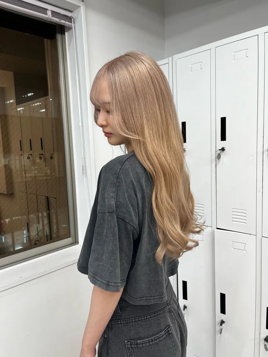 ロング カラー ベージュカラー ブリーチ ハイトーンカラー ミルクティーベージュ 💍モテる艶髪 透明感カラー💖のヘアスタイル