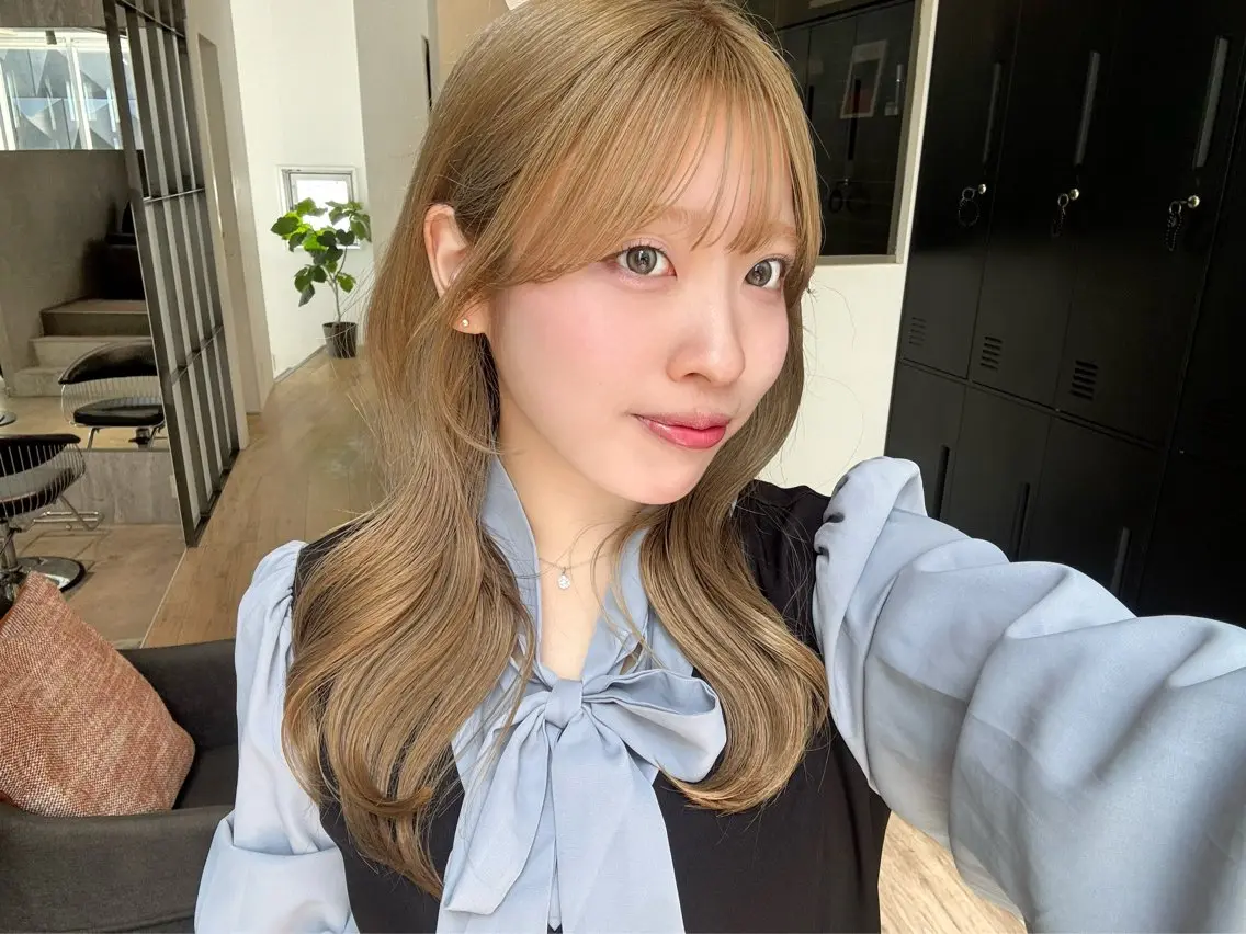 セミロング ヘアカラー 西田  美侑/ 前髪・顔周りカットのヘアスタイル