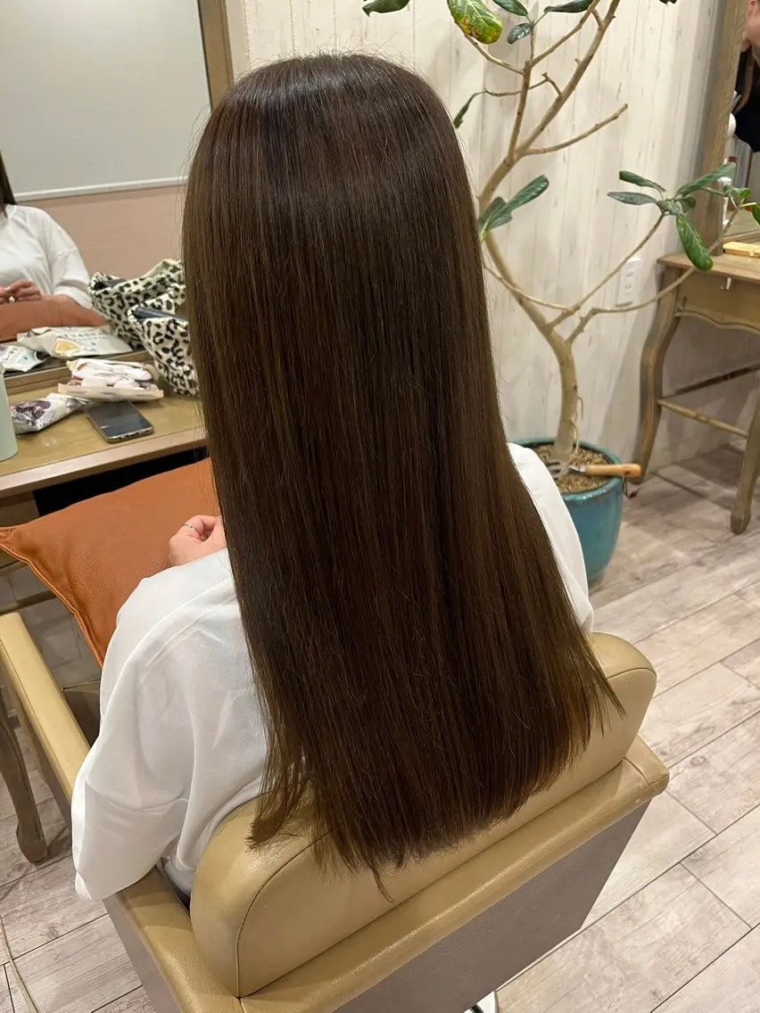 ロング ヘアカラー あだち まおのヘアスタイル