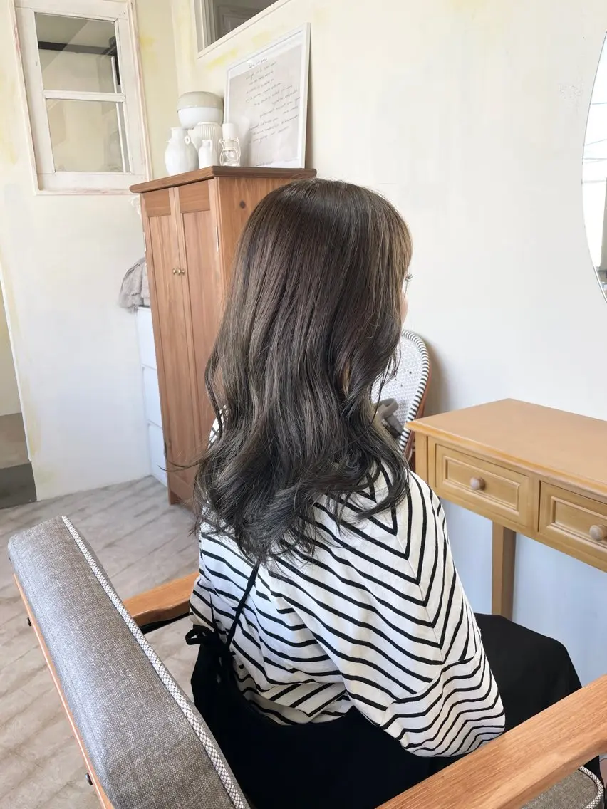 セミロング カラー 🍋透け感カラー🍃 オリーブ🍐Kahoのヘアスタイル