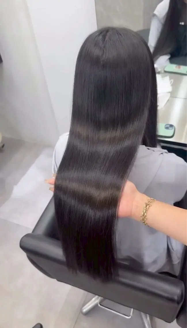 ロング カラー 黒髪 透明感カラー ヘアカラー クララ 🐈‍⬛のヘアスタイル