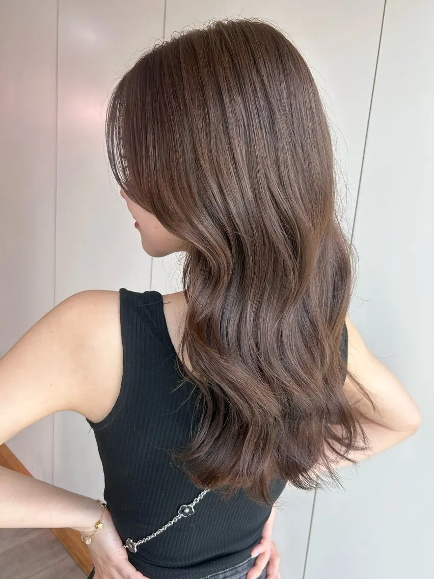 ロング カラー ベージュカラー ブリーチ ダブルカラー モカベージュ ブリーチなしカラー カット ヘアカラー トリートメント 小倉/レイヤー/ 顔周りカット/naoのヘアスタイル