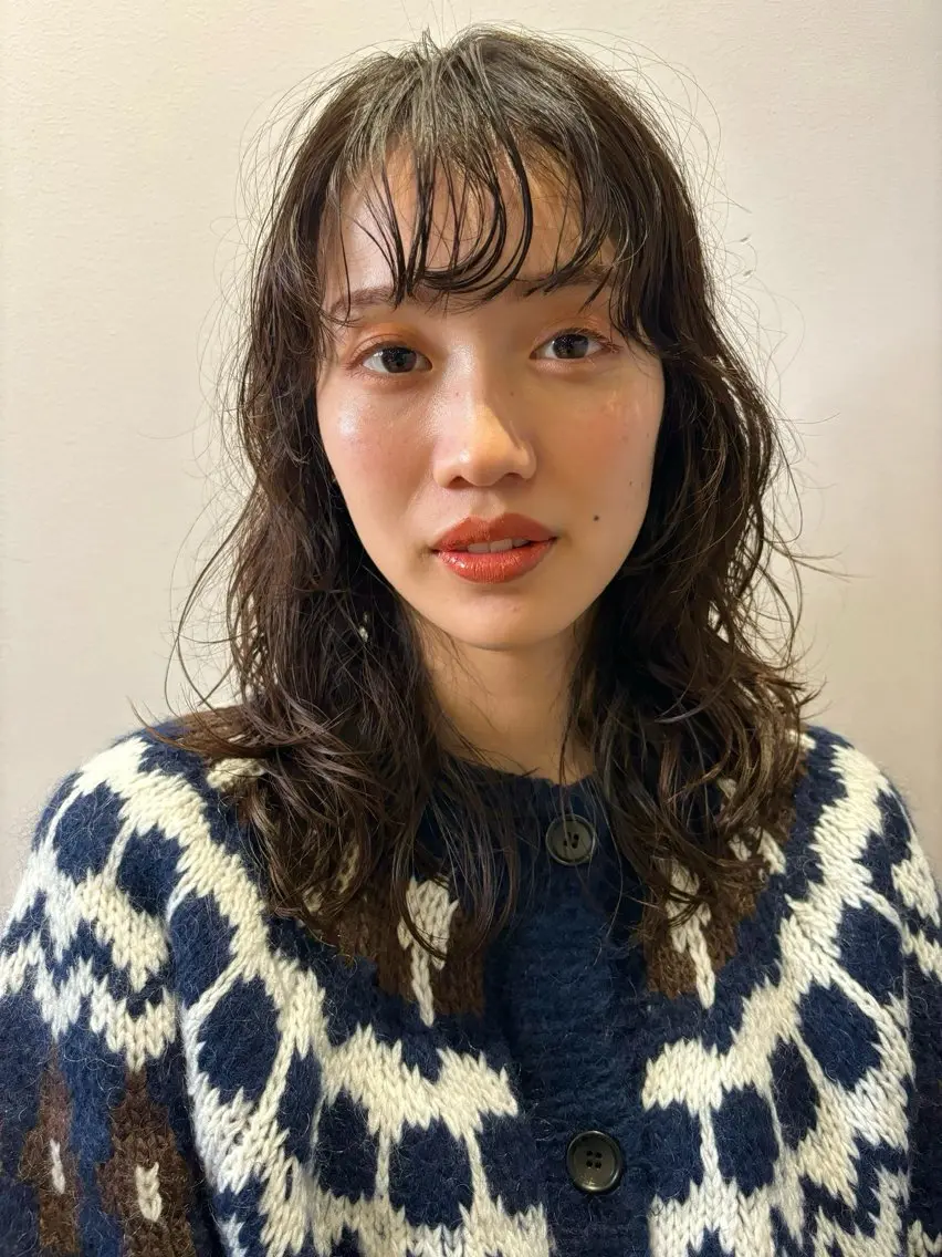 セミロング パーマ はっとり ななせのヘアスタイル