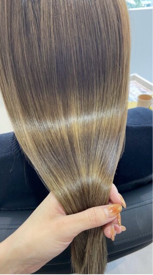 カラー さり Emüestのヘアスタイル