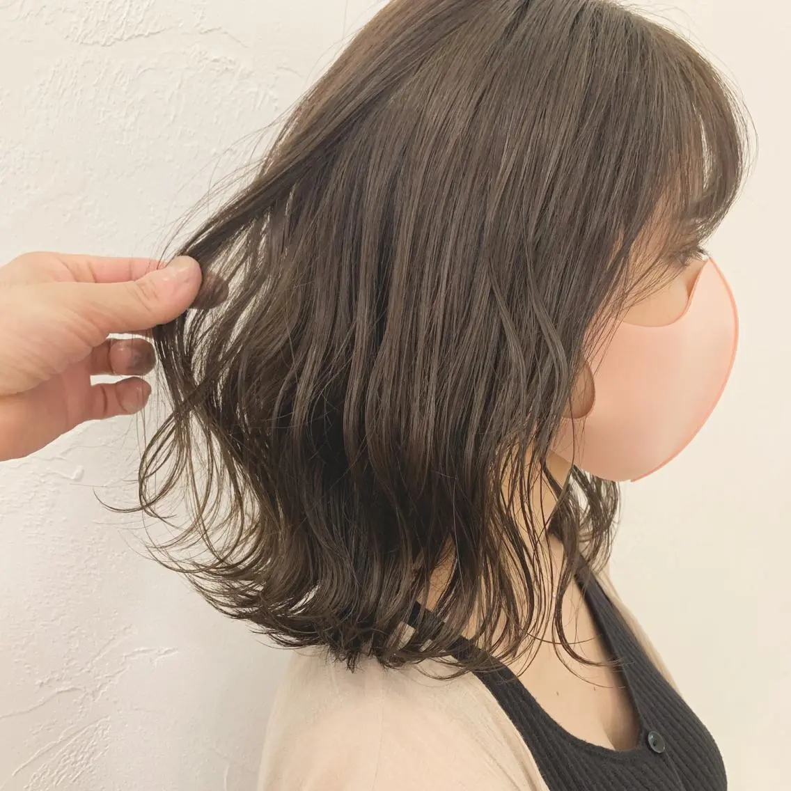 ミディアム カラー ネイル ハイトーンボブ 前田 表参道　グレージュのヘアスタイル