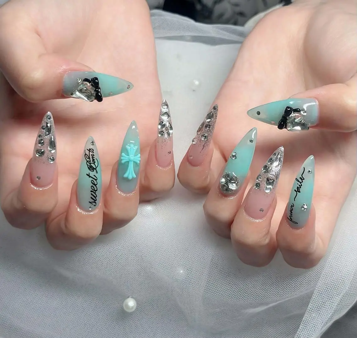 ネイル フレンチネイル ジェルネイル ガラスフレンチ ハロウィン ハート ハンドネイル Sakura h.babynailのネイルデザイン