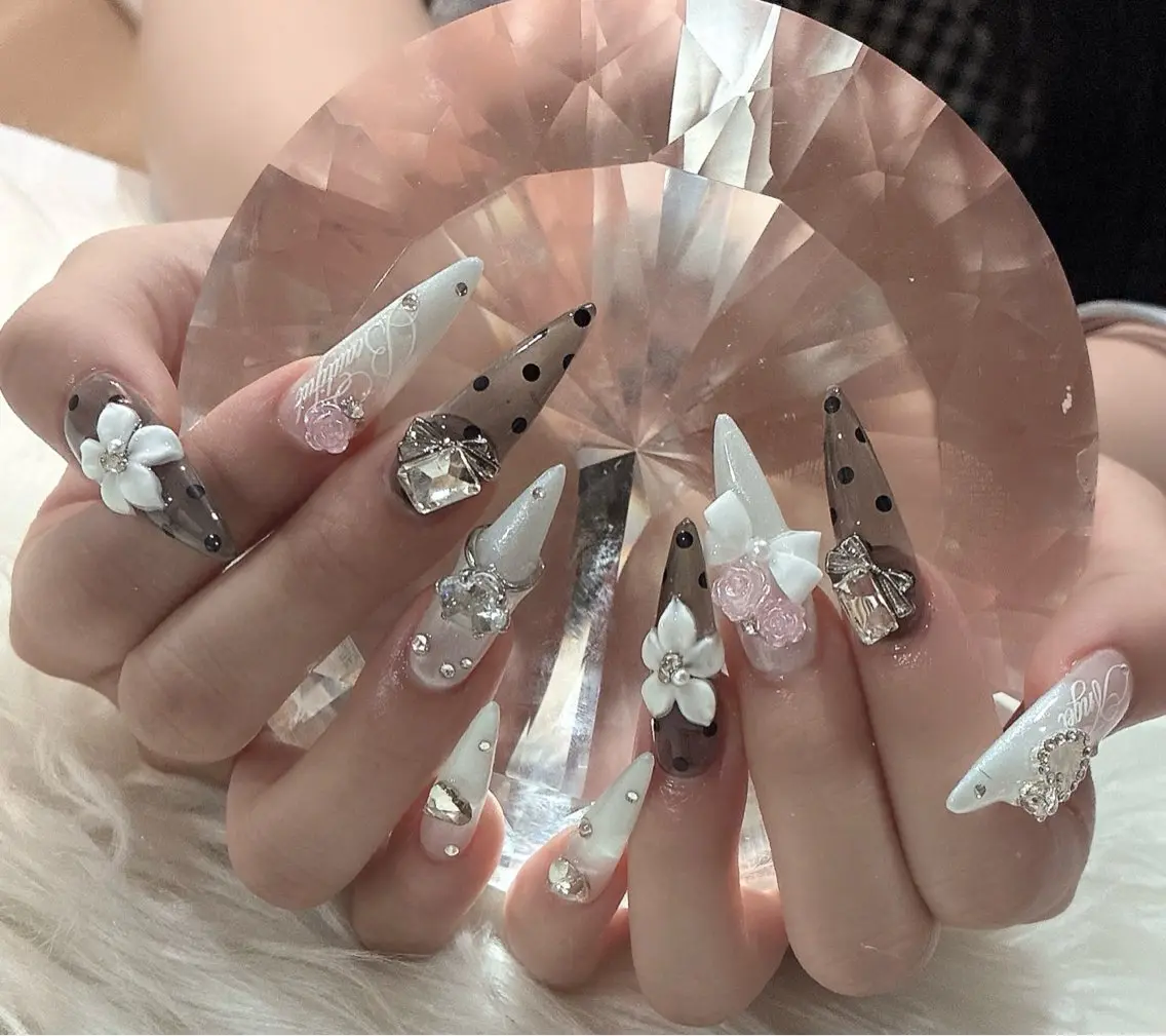 ネイル LoaChaton kaeのネイルデザイン
