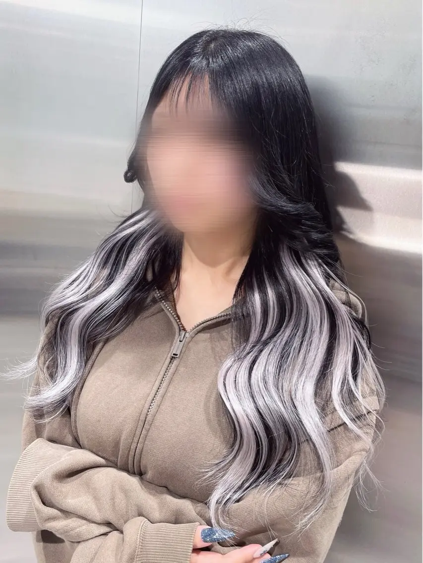 カラー 黒髪 シルバー ヘアカラー エクステ 💗ROSEL／ KUREA💗のヘアスタイル
