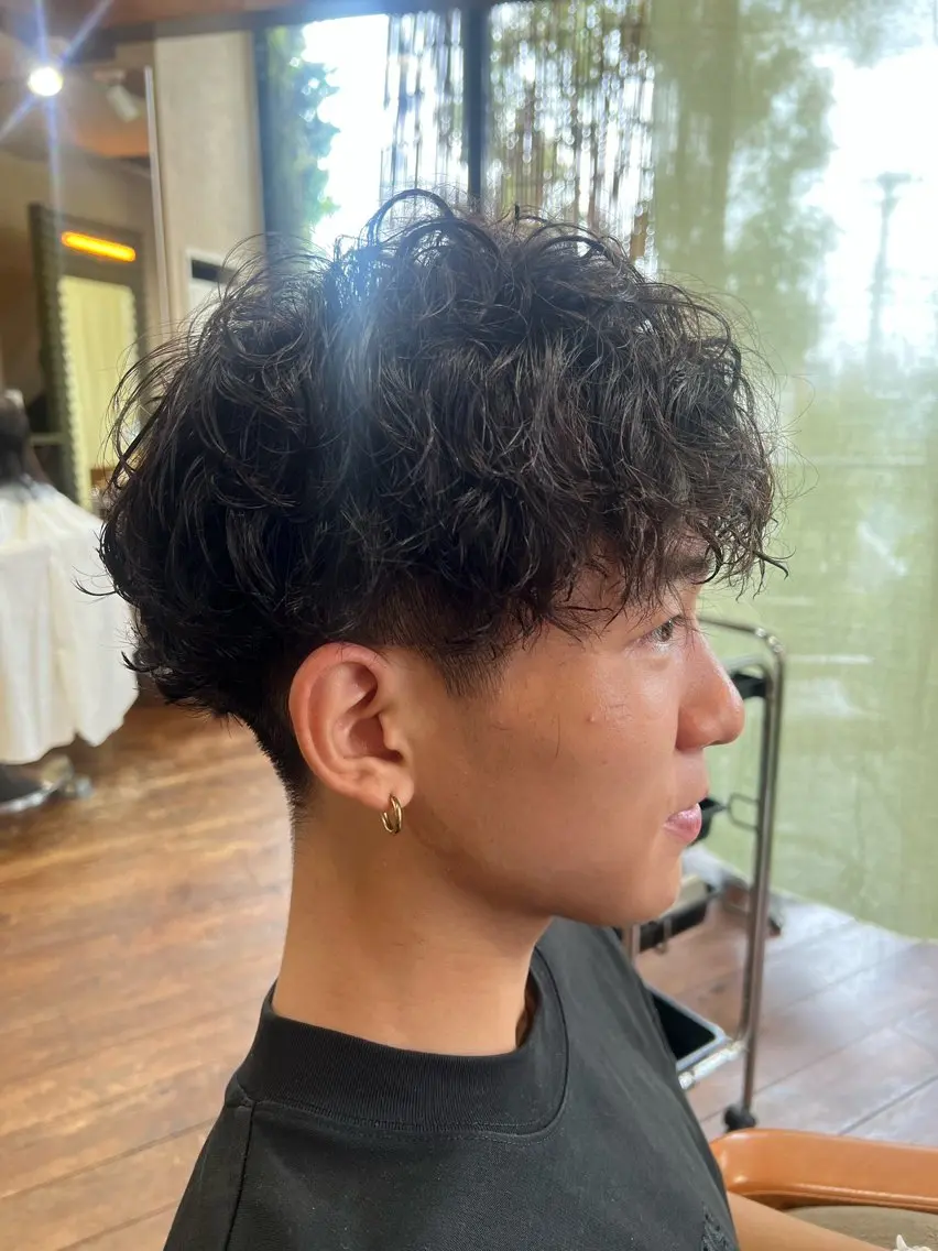 パーマ メンズ スペインカール カット パーマ 奥田 勝亮のヘアスタイル