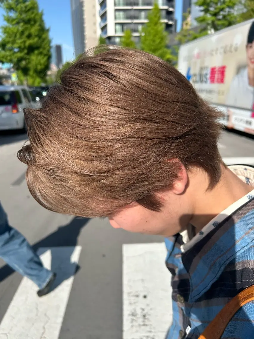 メンズ メンズブリーチ サトムラ ユウキのヘアスタイル