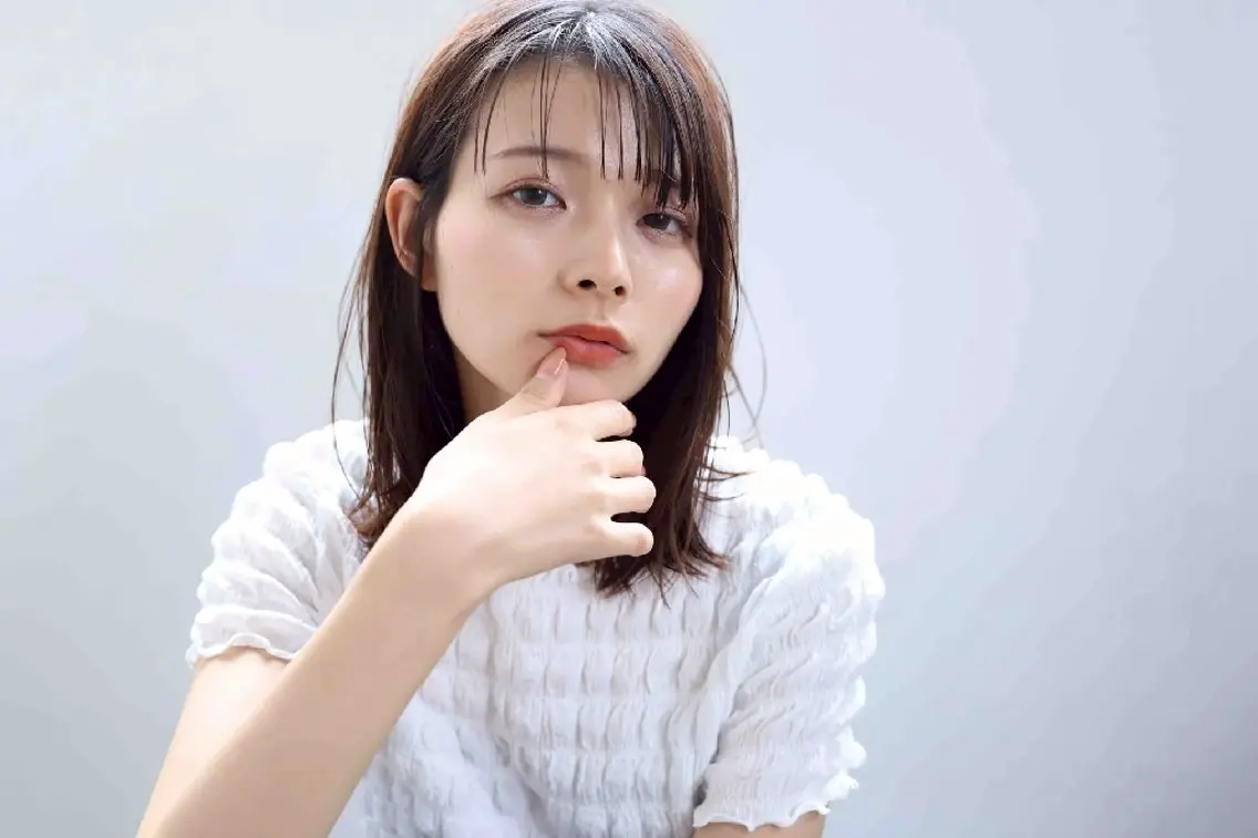 セミロング 川瀬 由詩のヘアスタイル