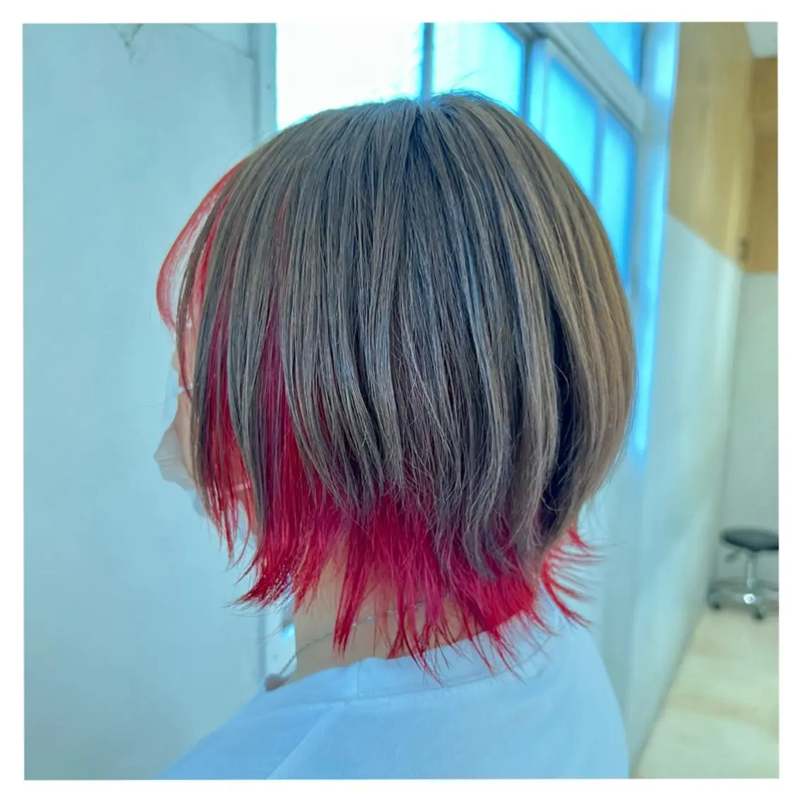 ショート カラー インナーカラー まちだ ひとみのヘアスタイル