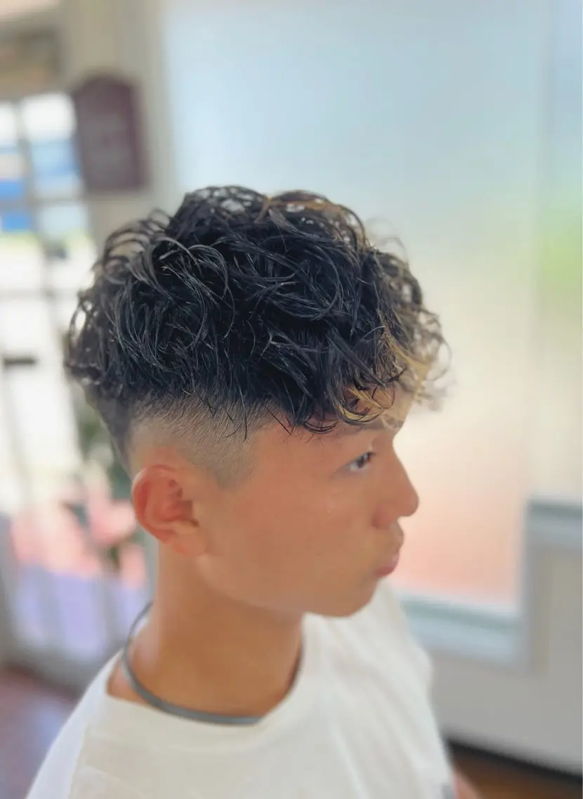 パーマ メンズ スペインカール 小松崎 翔太のヘアスタイル