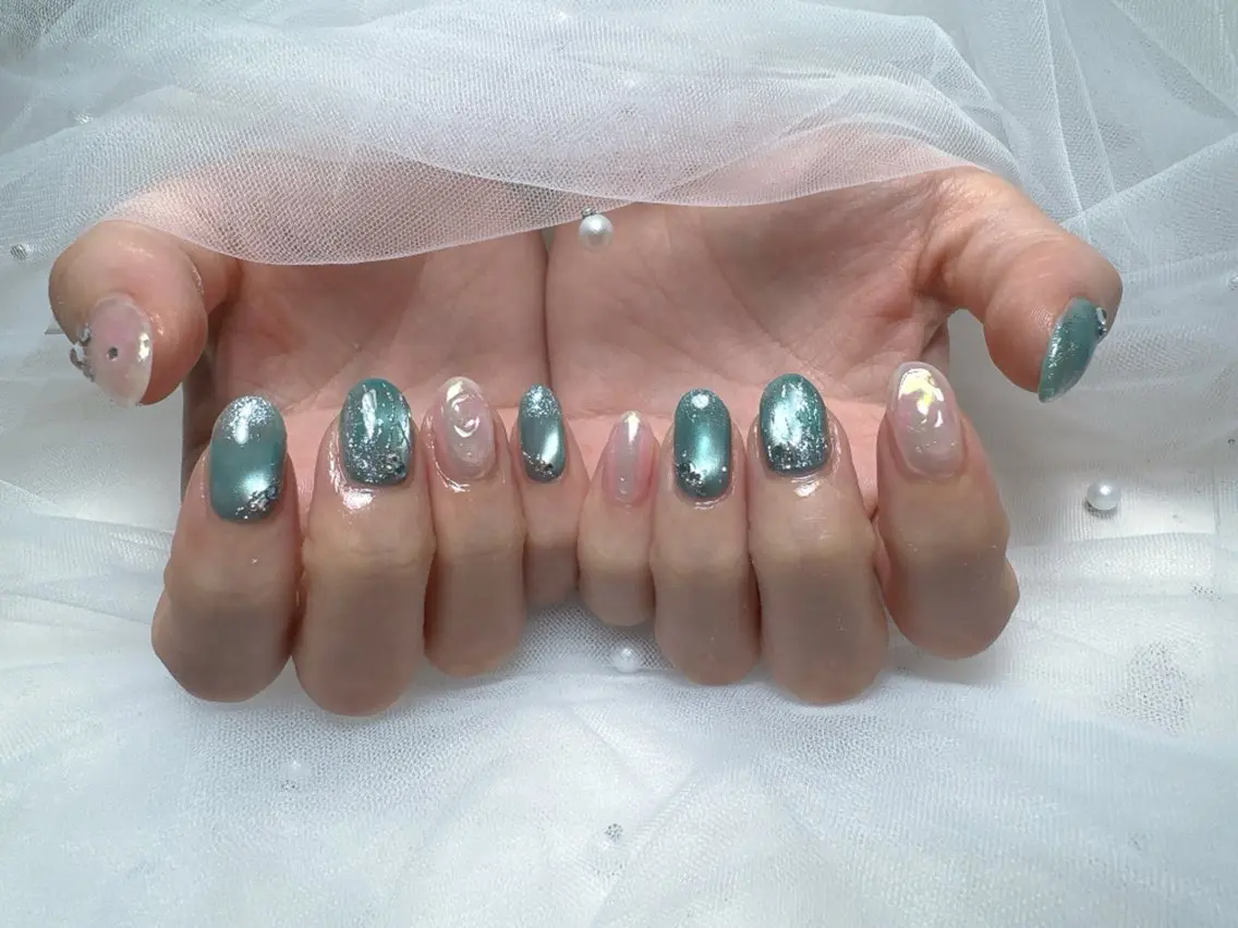 ネイル チークネイル ジェルネイル キラキラネイル マグネットネイル パラジェル Queeens nailのネイルデザイン