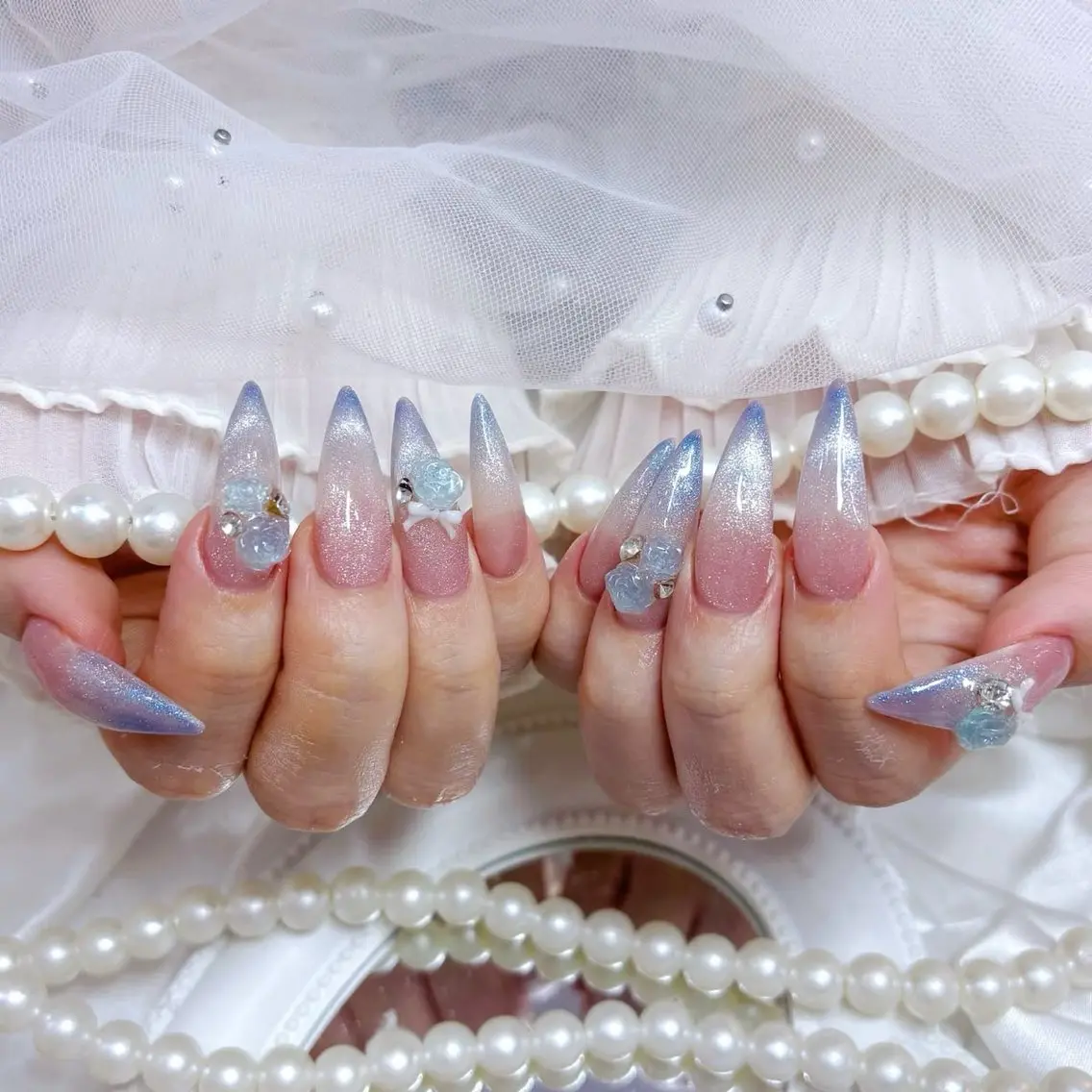 ネイル チークネイル ドット フットネイル フレンチネイル グラデーション ハンドネイル ハンドケア Nihonthy Nail 新宿のネイルデザイン