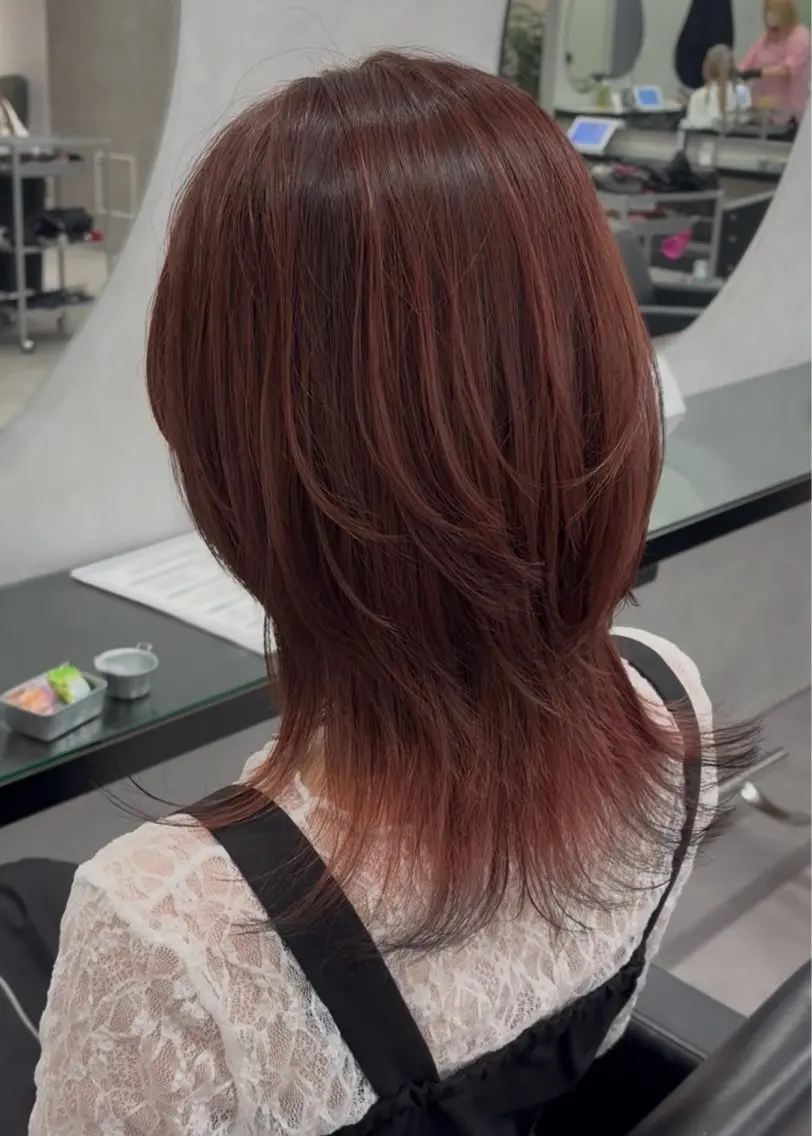 ミディアム カット ヘアカラー トリートメント ミルクティーカラー/ レイヤーカットAyaのヘアスタイル