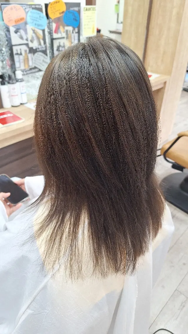 ミディアム アッシュ レイヤーカット カット ヘアカラー トリートメント 安藤 真由のヘアスタイル