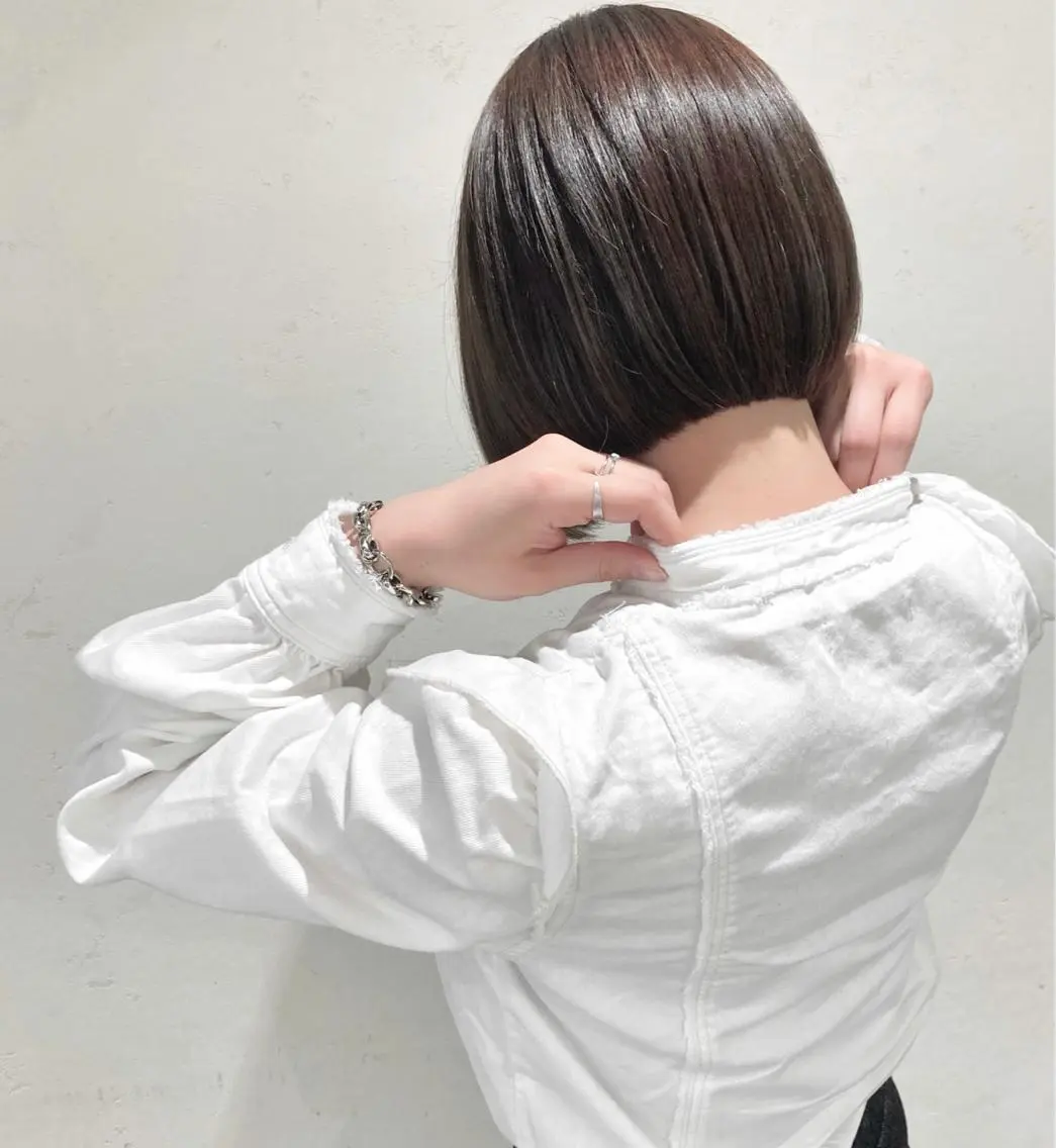 ショート カラー 前下がりボブ アッシュ ベージュカラー 透明感カラー ハイライトカラー ➖石江 雷蔵➖のヘアスタイル