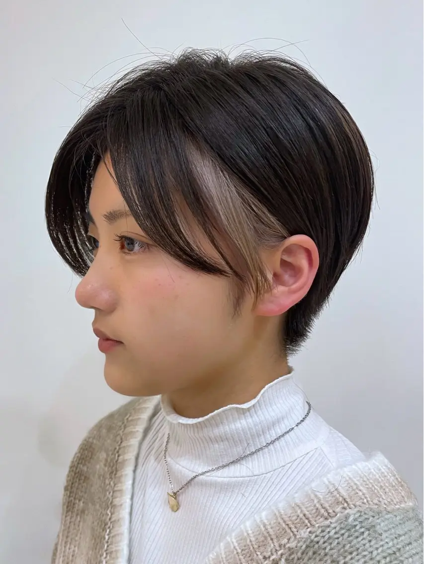 ショート カラー アッシュ ベージュカラー ブリーチ インナーカラー 小川 泉美のヘアスタイル