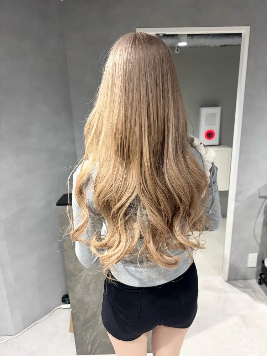 ロング カラー バレイヤージュ ミストバング ベージュカラー ブリーチ 抜きっぱなしブロンド 札幌美容師/ブリーチ /ハイトーン/Doiのヘアスタイル