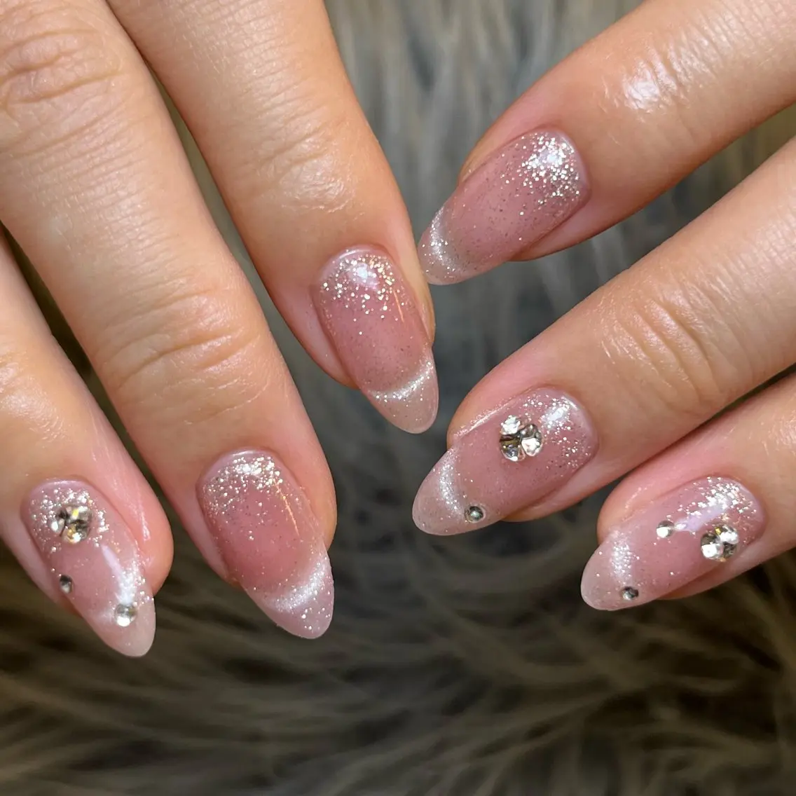 ネイル フラッシュネイル フラッシュマグ フレンチネイル ラメ(グリッター) ラメグラデーション nail salon h💍akaneのネイルデザイン