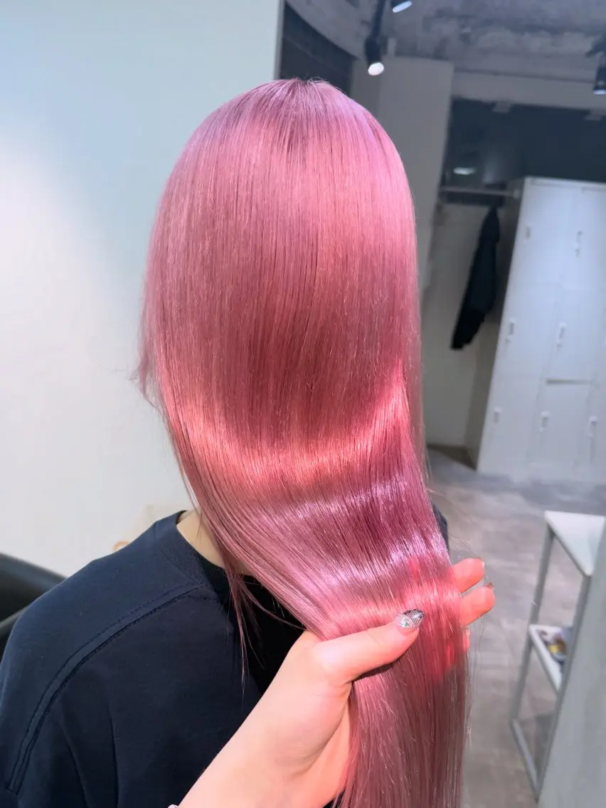 カラー ブリーチ 小川 桃佳のヘアスタイル