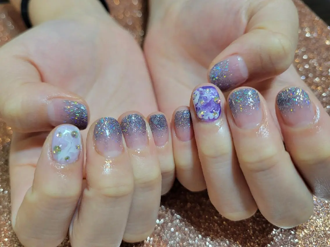 ネイル キラキラネイル 💜bora .のネイルデザイン