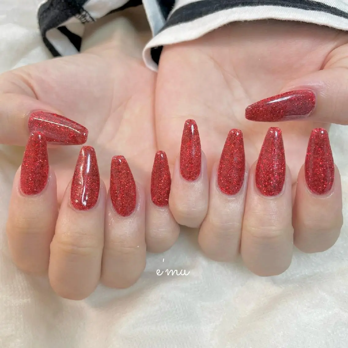 ネイル ラメ(グリッター) ワンカラーネイル 赤色 ハンドネイル nail salon e'mu💐のネイルデザイン