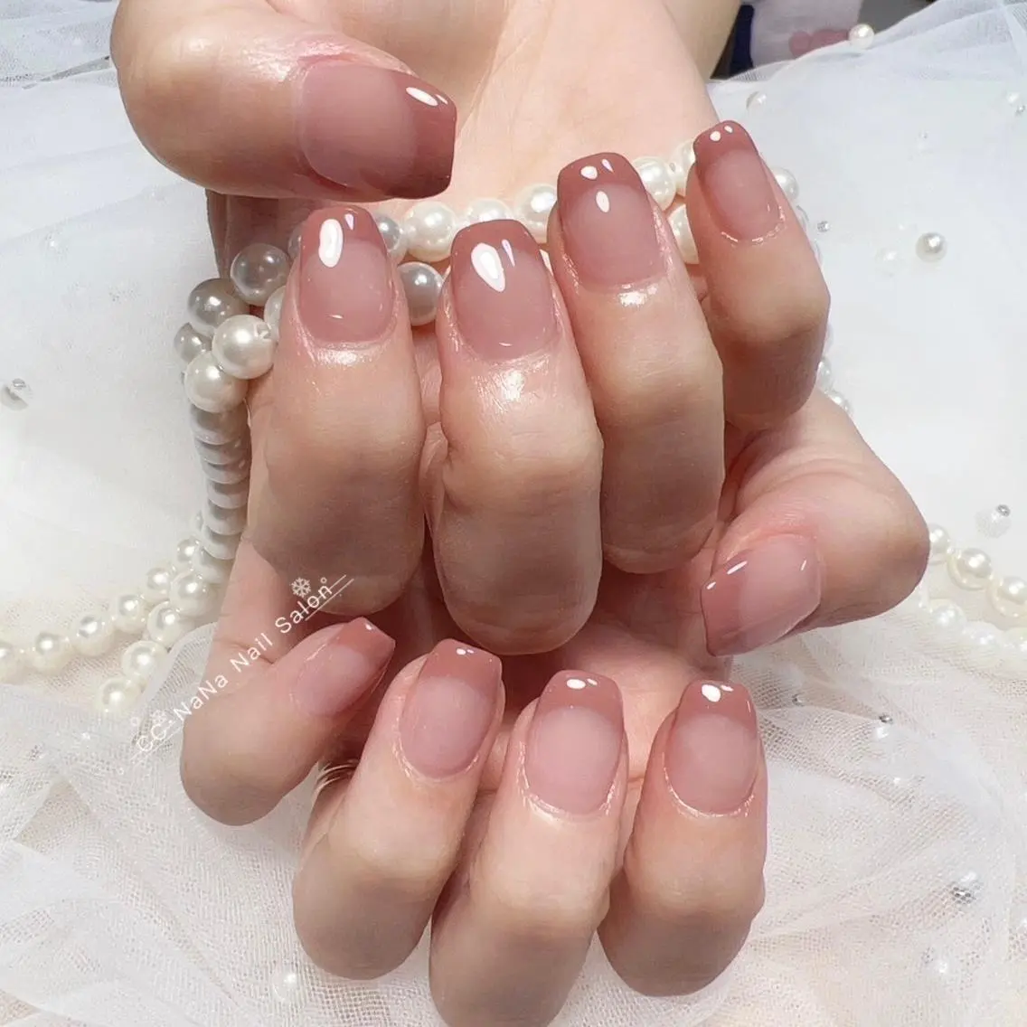 ネイル チークネイル フラッシュネイル ハート キラキラネイル 韓国ネイル ハンドネイル CC NaNa ワンホンネイル🌙Nのネイルデザイン