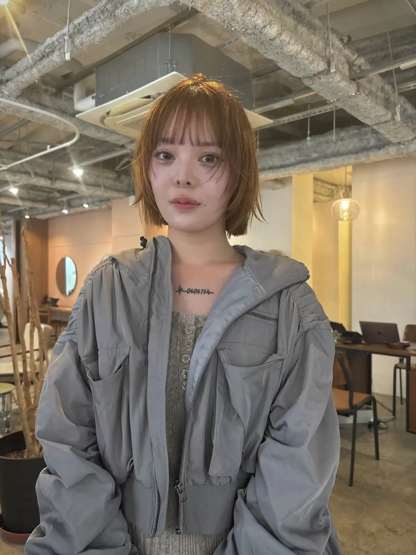 ショート カラー ベージュカラー ブラウンカラー ボブ 顔まわりレイヤー 顔周りカット カット ヘアカラー yu maのヘアスタイル