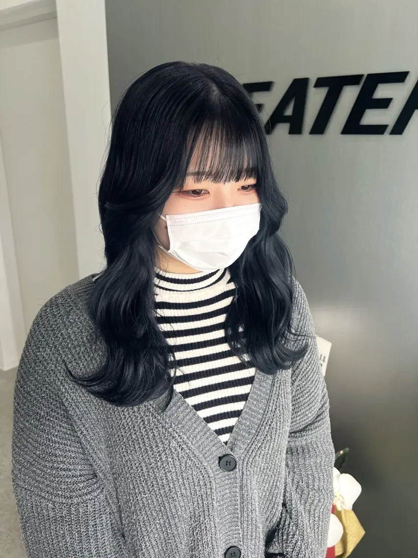 ロング カラー 暗髪🩶ラベンダー/ ブルー/ユウナ🤍のヘアスタイル
