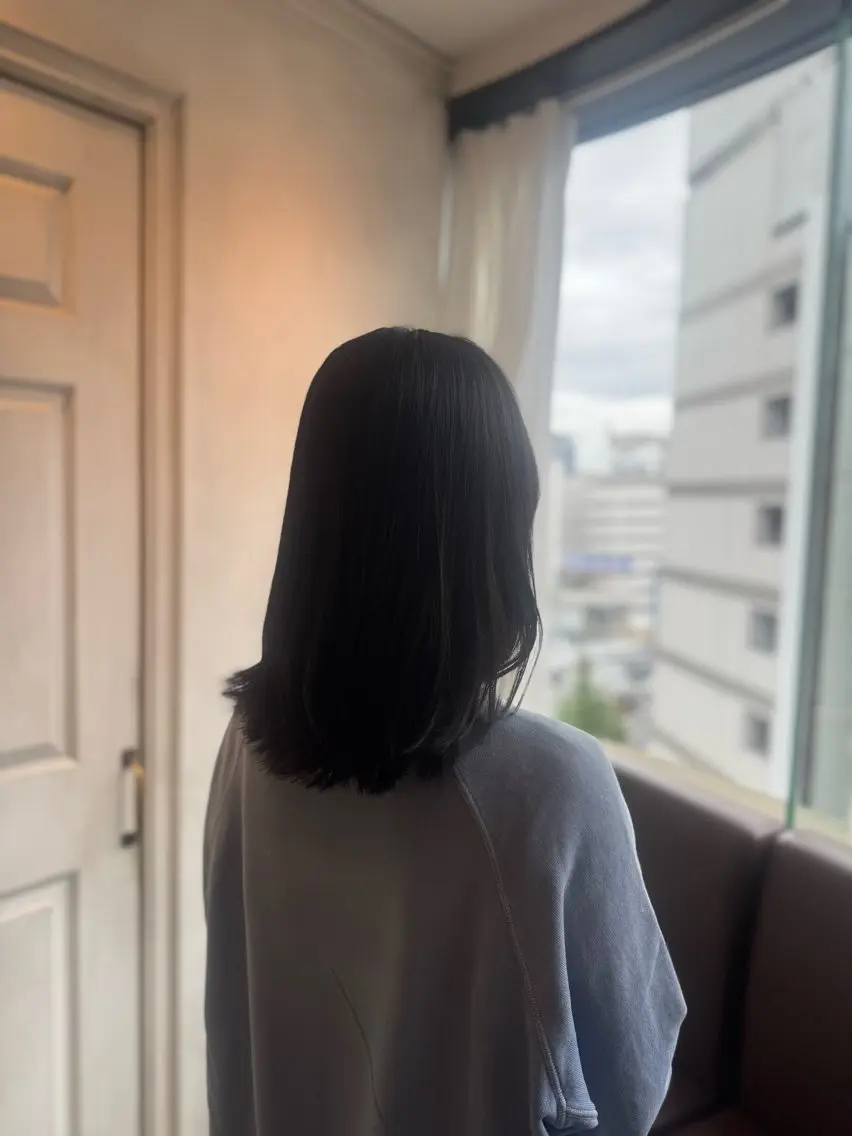 セミロング カット 透明感カラー💜 モテ髪 空陽💙のヘアスタイル