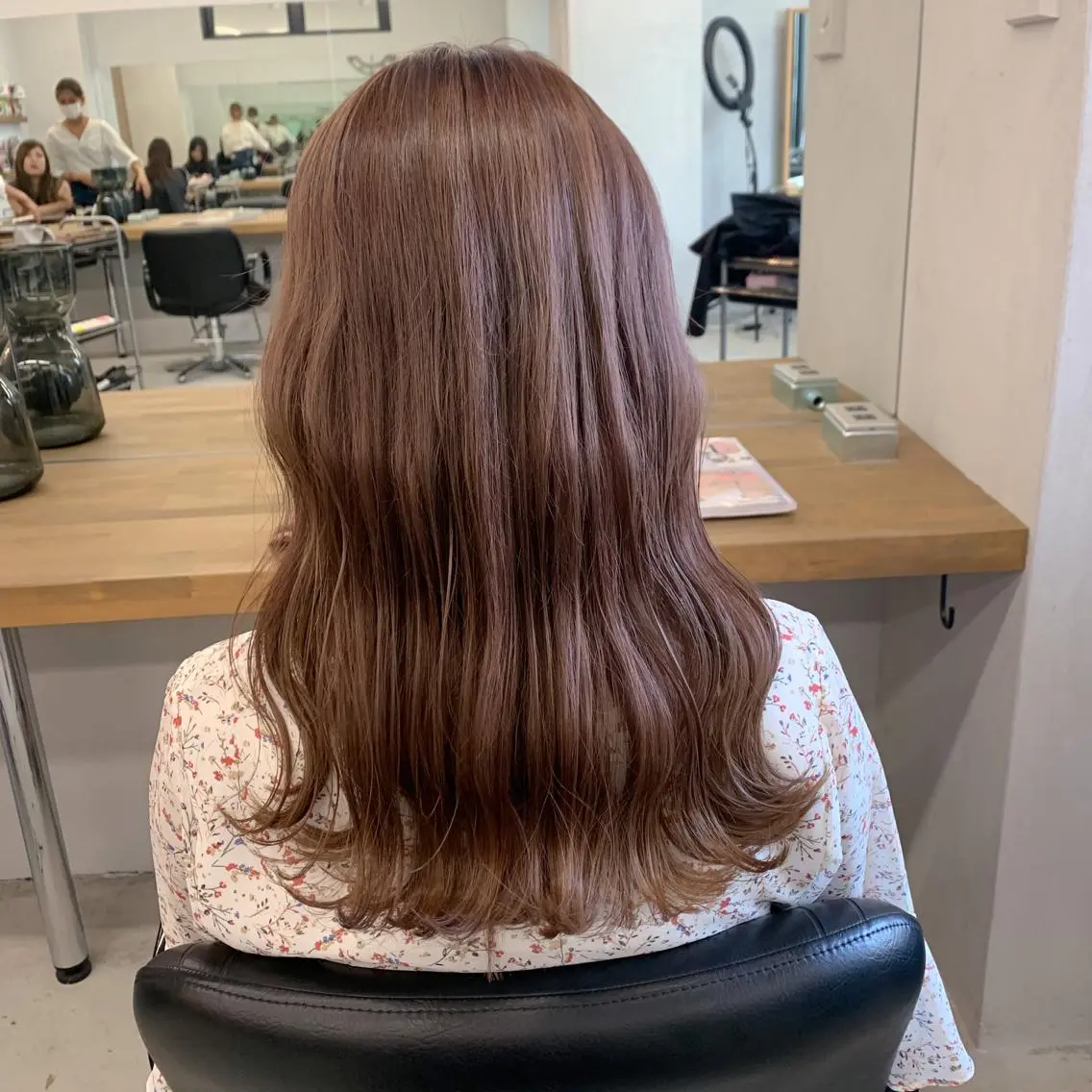 セミロング カラー ベージュカラー ブリーチ 透明感カラー ピンクカラー ピンクベージュ 難波 茜のヘアスタイル