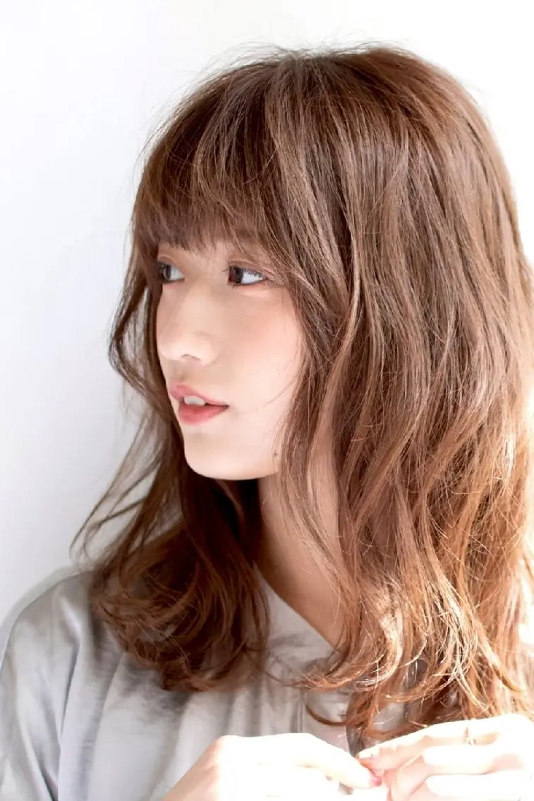 セミロング 川瀬 由詩のヘアスタイル