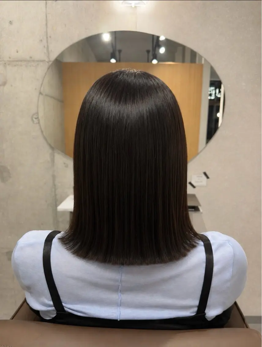 ミディアム カット ヘアカラー 縮毛矯正 トリートメント 黒木日那/髪質改善/ グレージュ/レイヤーのヘアスタイル