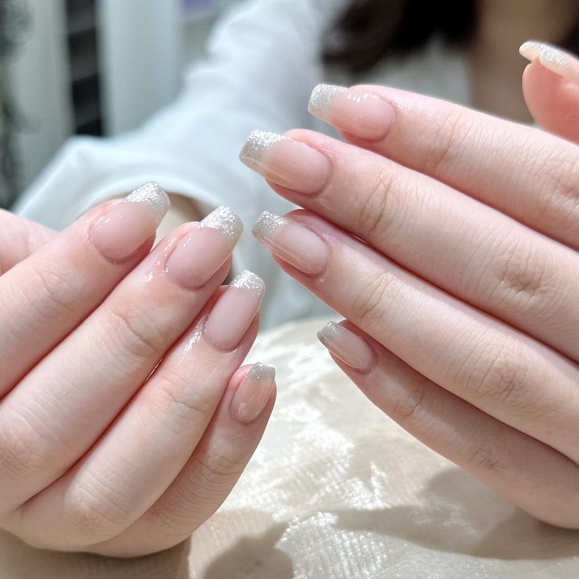 ネイル フレンチネイル Queens テイのネイルデザイン