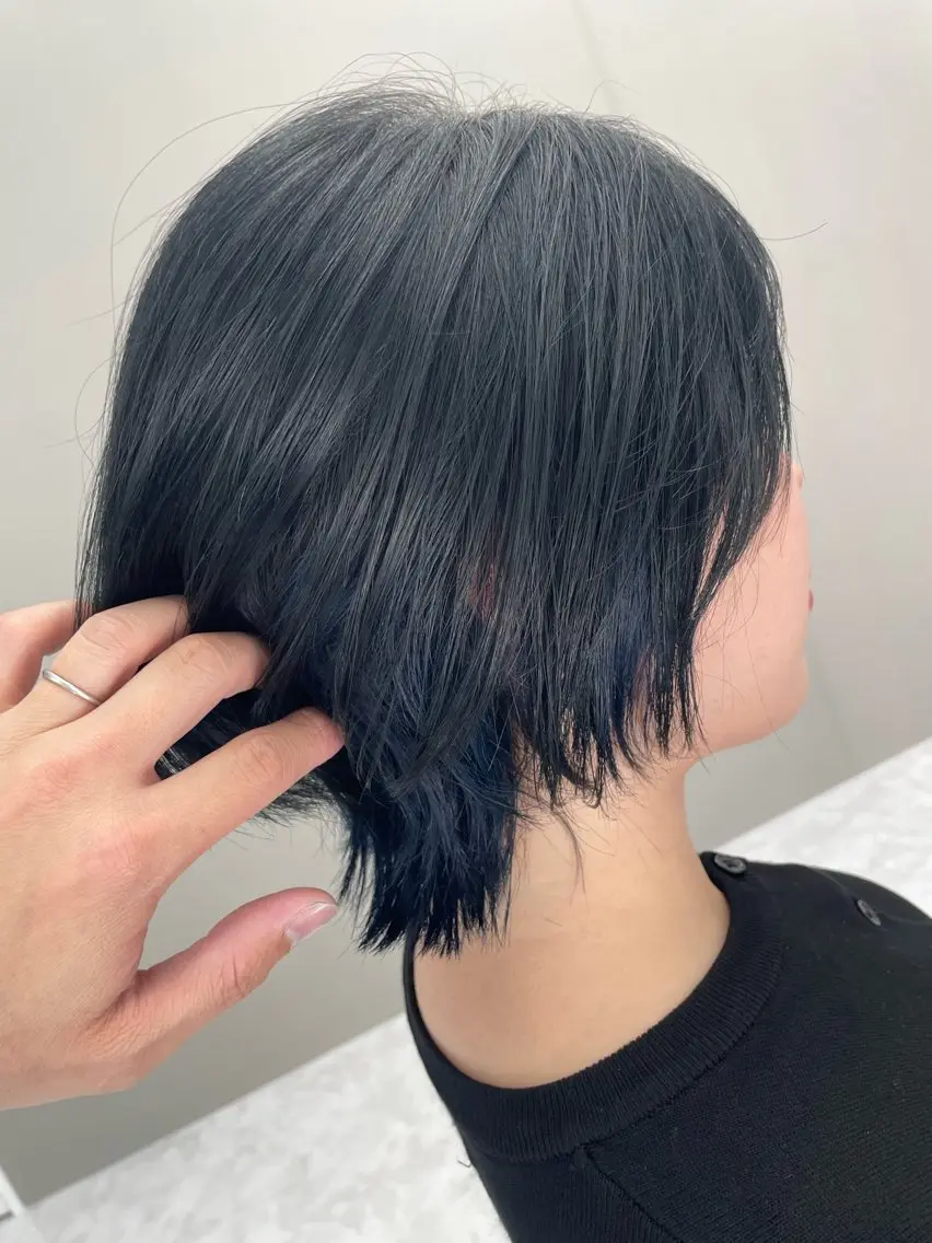 ショート カラー 黒髪 ブリーチ ブルーカラー ブルーブラック カット ヘアカラー トリートメント ✨中野✨髪質改善✨ 野口虎剛のヘアスタイル