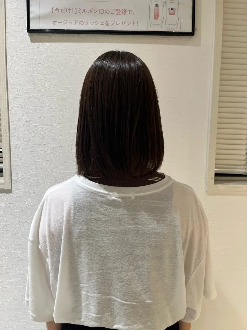 ミディアム 新谷 瀬里菜のヘアスタイル