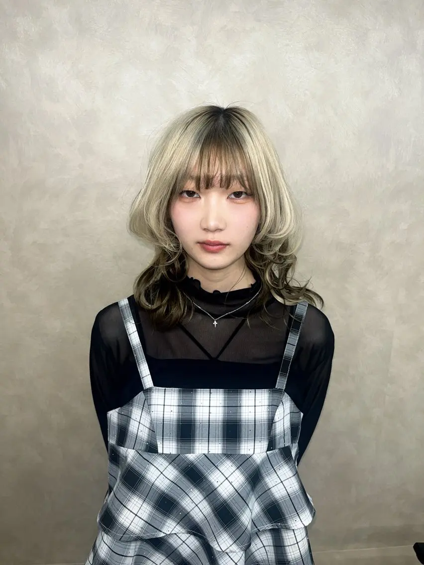 ミディアム カラー ✩.*Aise⟡.· 艶カラー🐈‍⬛🩶のヘアスタイル