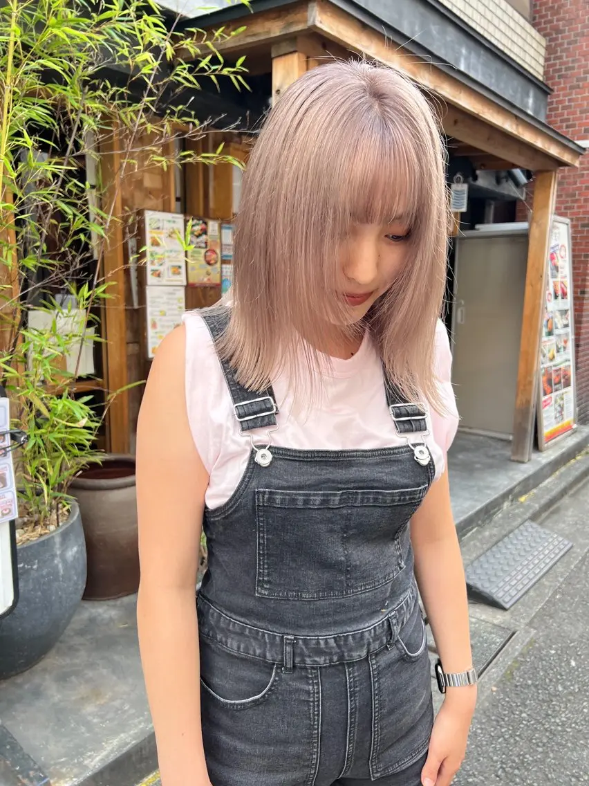 ミディアム カラー 顔周りレイヤーカット ブリーチminamiのヘアスタイル