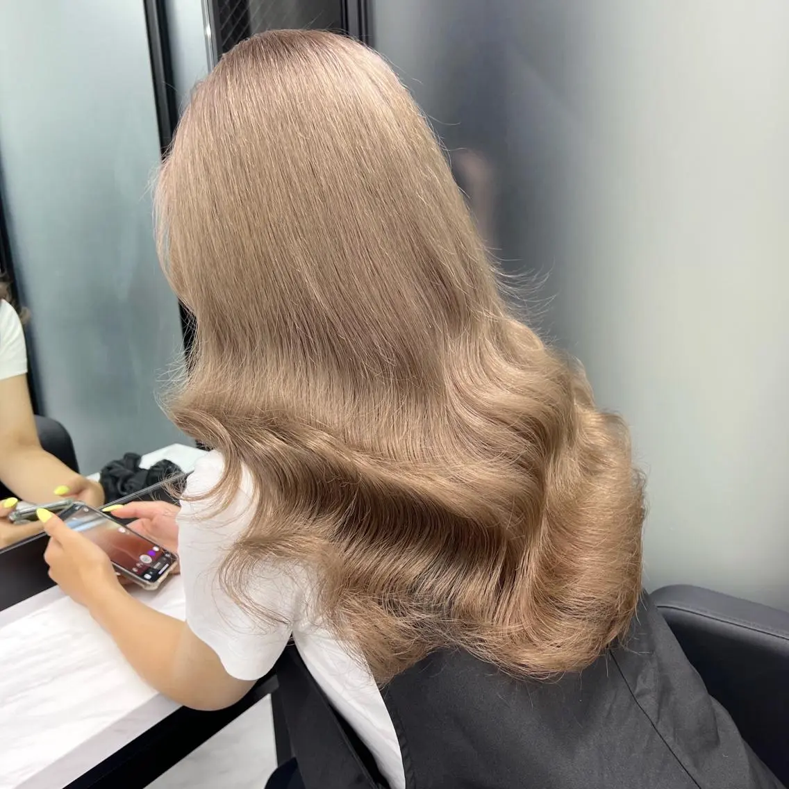 ロング カラー シールエクステ ハイトーンカラー エクステ ヘアカラー シールエクステ特化 ハイトーン、NANAのヘアスタイル