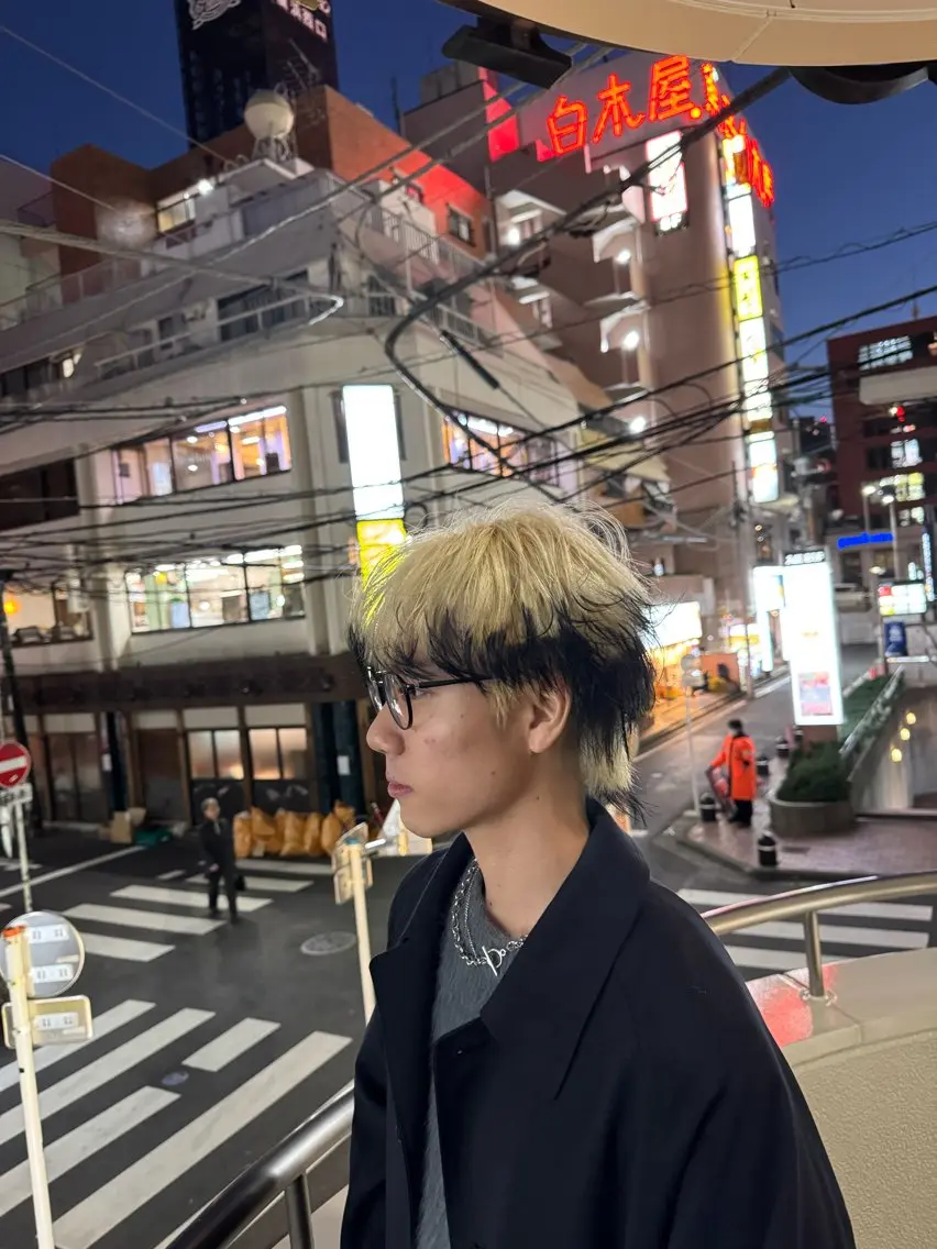 カラー メンズ メンズ特化シャドウパ ーマラウンドマッシュのヘアスタイル