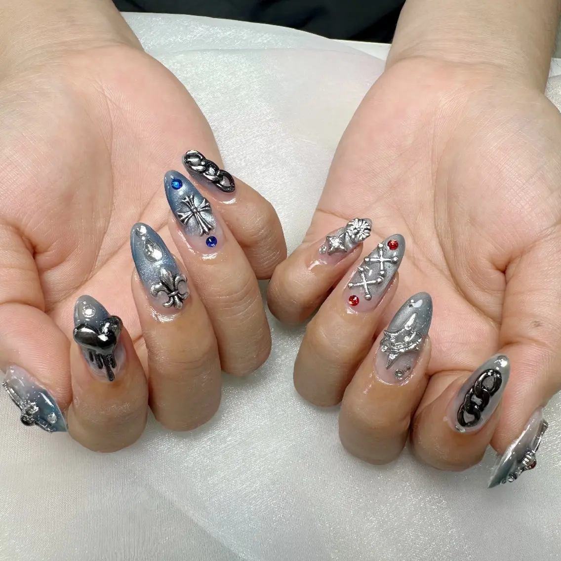 ネイル チークネイル フレンチネイル ジェルネイル ガーリー キラキラネイル ハンドネイル UM Nail Salonのネイルデザイン