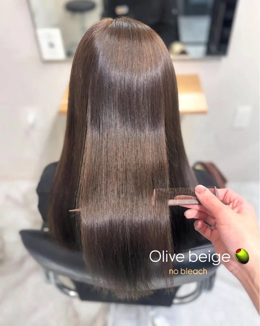 セミロング カラー ベージュカラー ブリーチ 透明感カラー ダブルカラー ブリーチなしカラー カット ヘアカラー ichica🤍 褒められる美髪づくりのヘアスタイル