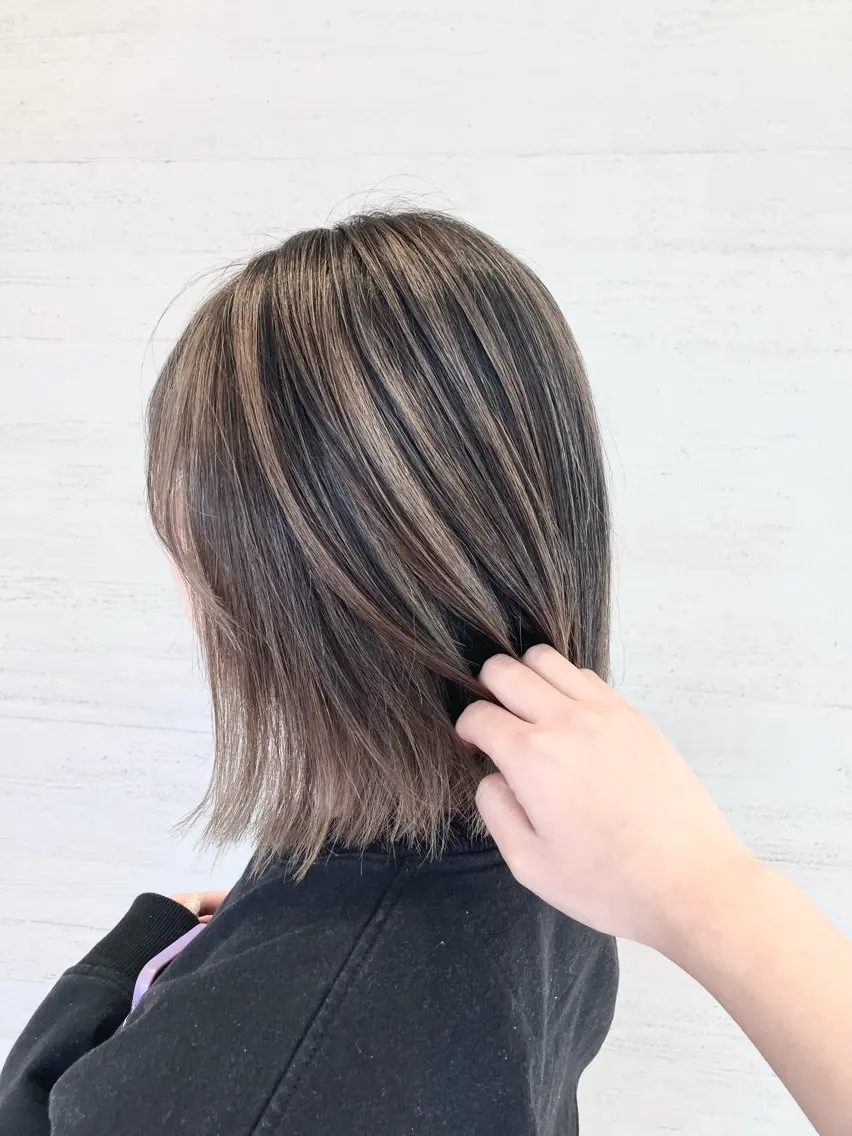 ショート カラー バレイヤージュ ブリーチ ハイライトカラー ハイライト レイヤーカット サキ🤍ハイトーン 🪩レイヤーカットのヘアスタイル