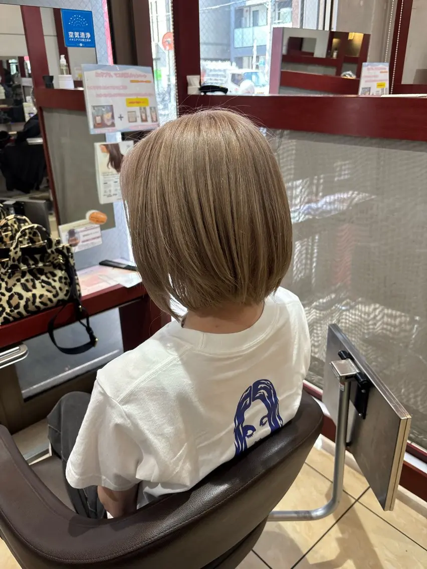 ショート カラー ベージュカラー ブリーチ ヘアカラー 坂本 優輝のヘアスタイル